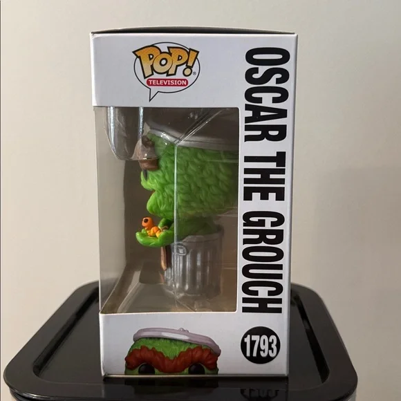 Funko Pop #1793 Sesame Street Oscar the Grouch - Picture 2 of 5